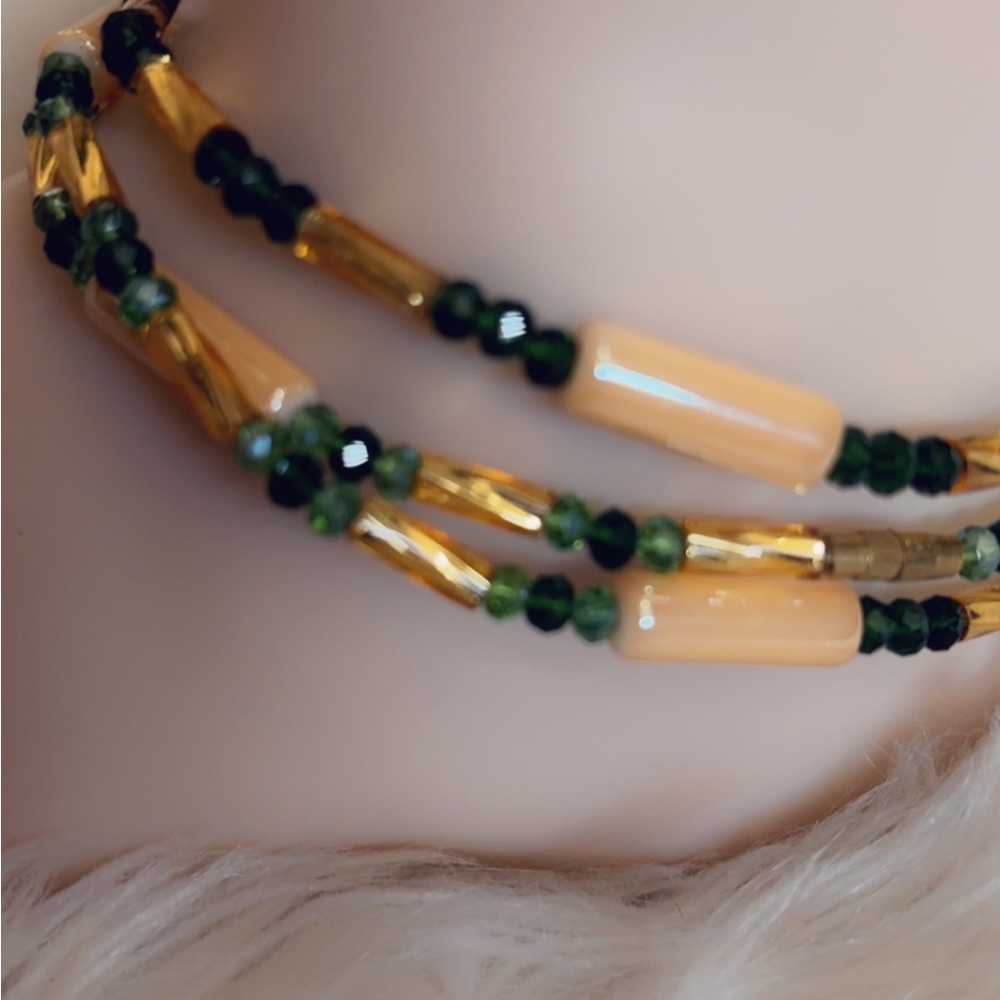 Elegant Beaded Necklace in Green and Gold